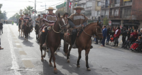 Huasos del Club La Cisterna desfilaron por las calles de la capital