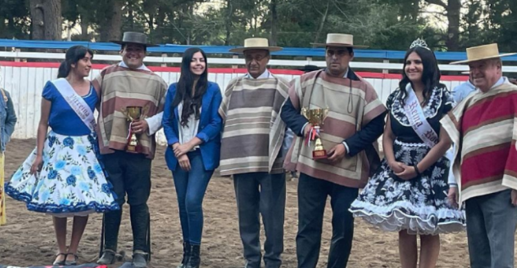 Parra y Medina celebraron en competitivo rodeo de Ñuble