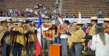 [CRONICA] Huenchul y Undurraga tuvieron una faena gloriosa y alzaron la Copa de Campeones para Doña Dominga
